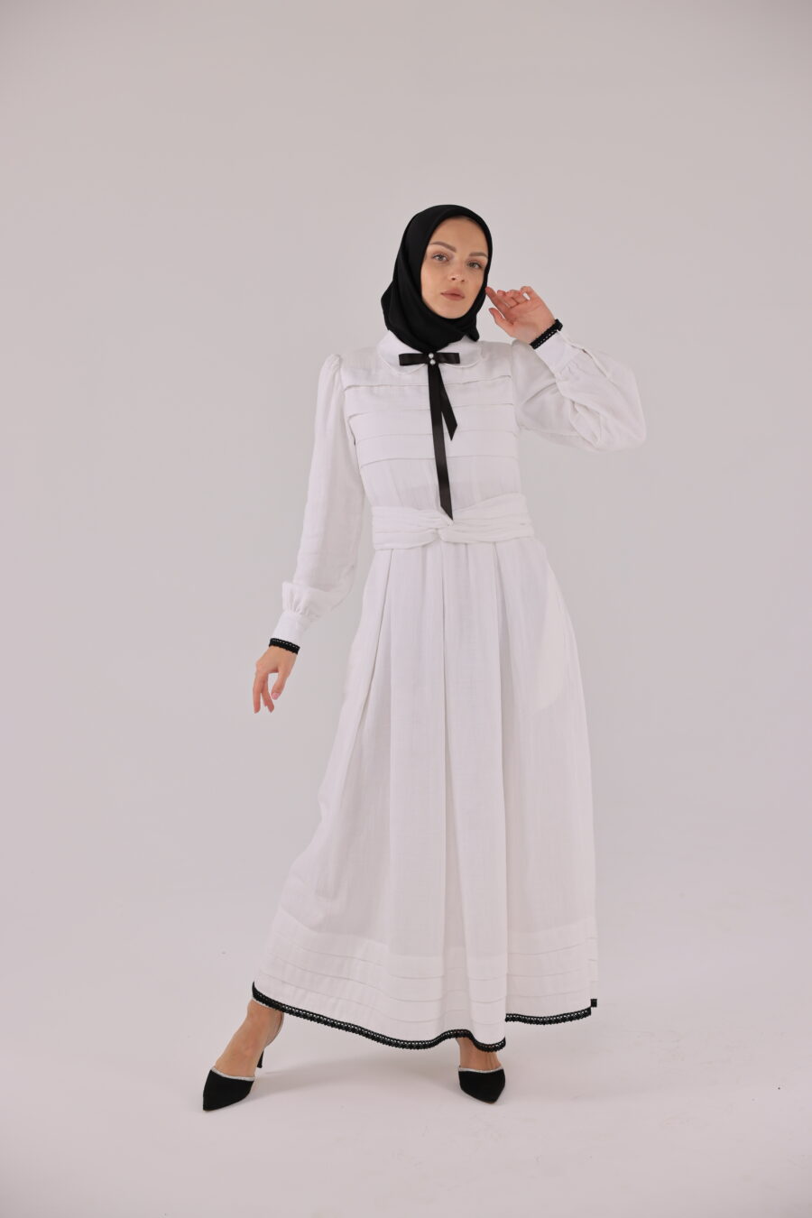White Classic with Ribbon - Image 2