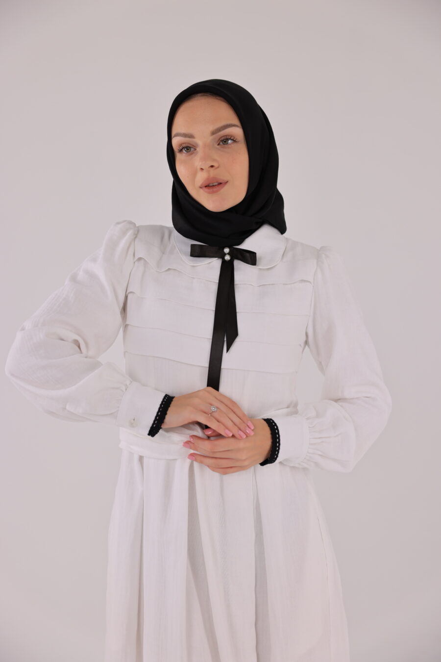 White Classic with Ribbon - Image 4