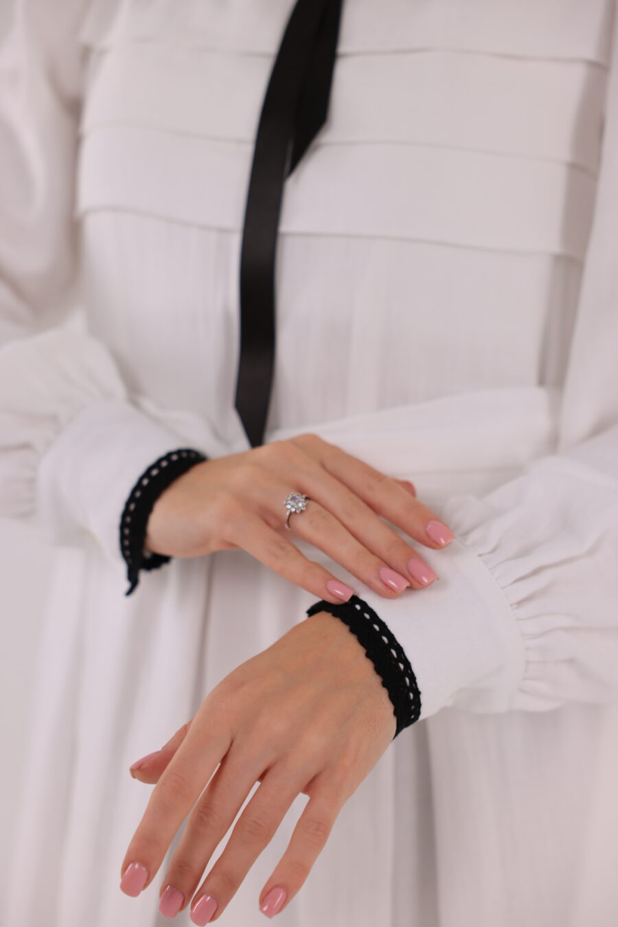 White Classic with Ribbon - Image 6