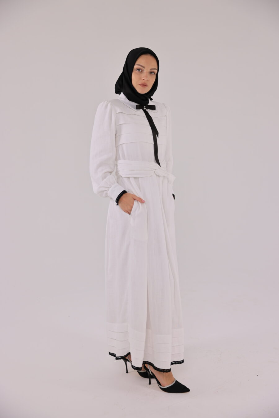 White Classic with Ribbon - Image 7