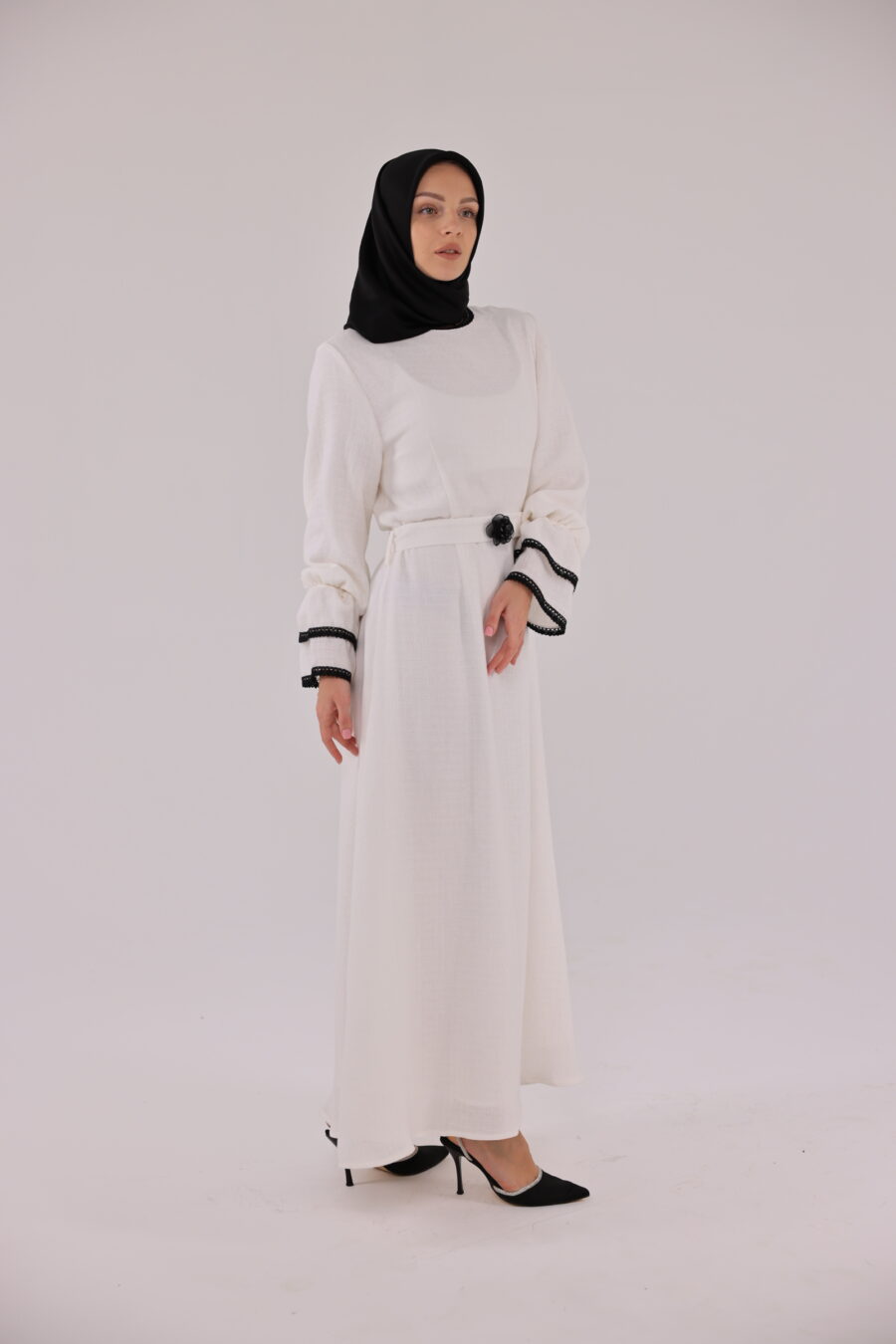 White Classic with Lace - Image 4