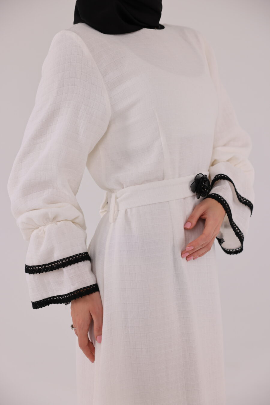 White Classic with Lace - Image 5