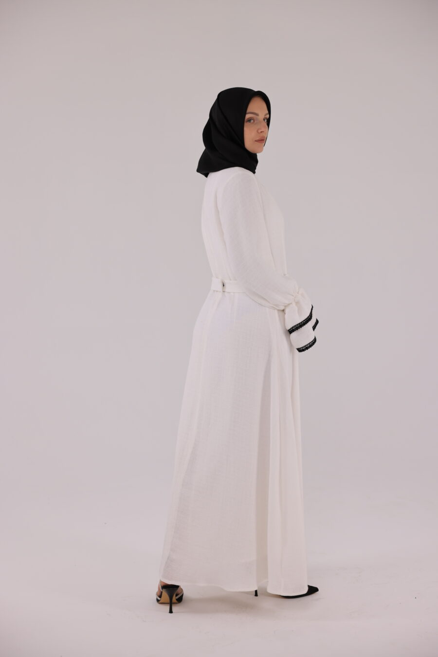 White Classic with Lace - Image 6