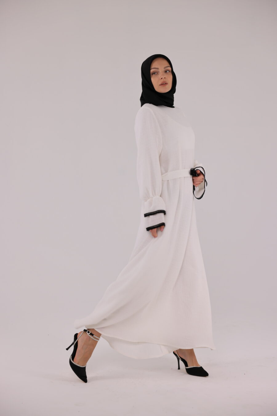 White Classic with Lace - Image 7